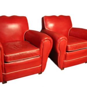 Paire de fauteuils en cuir rouge forme moustache