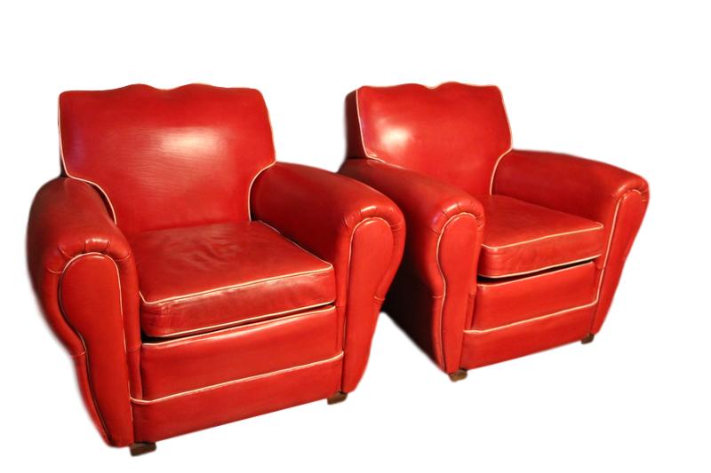 Paire de fauteuils en cuir rouge forme moustache Club-R
