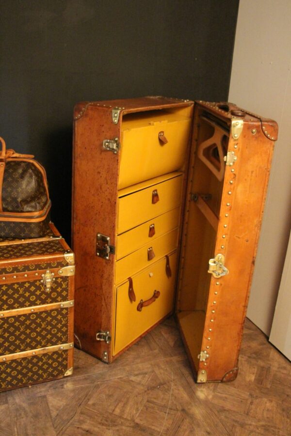 Malle Louis Vuitton wardrobe en cuir