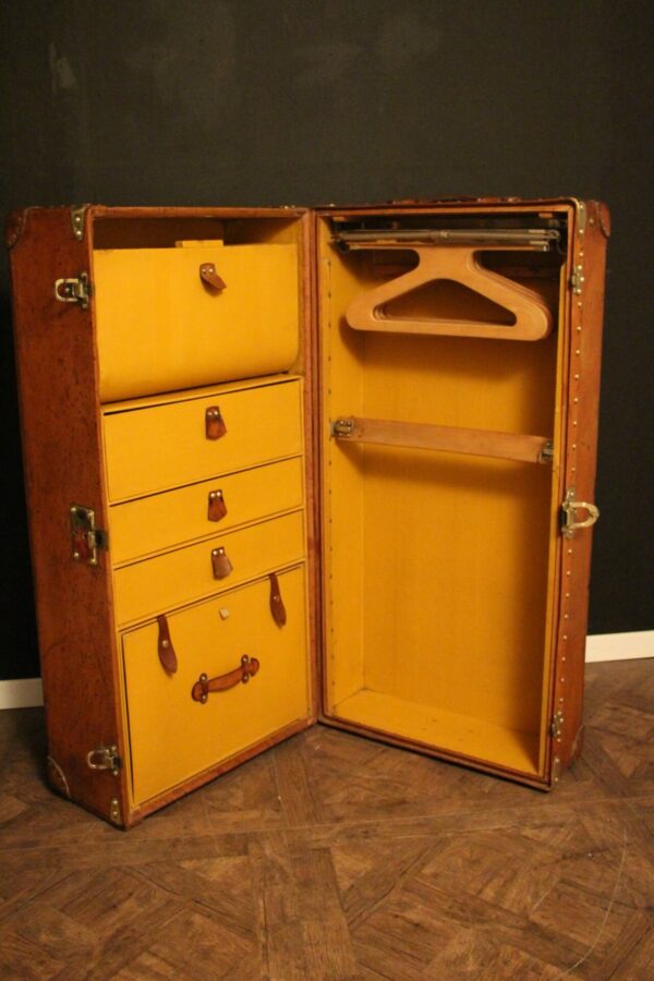 Malle Louis Vuitton wardrobe en cuir