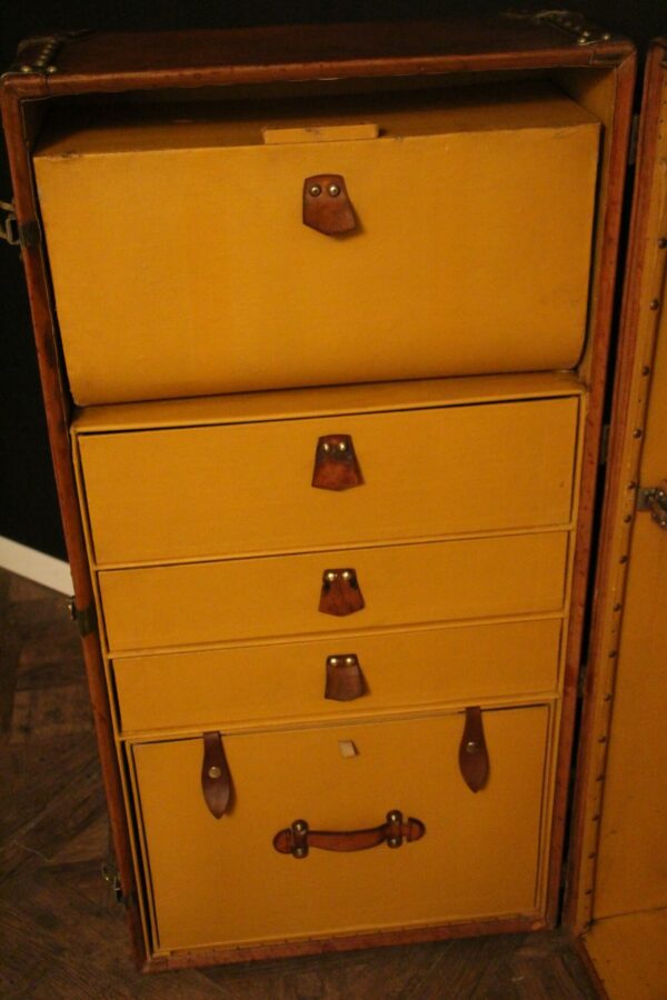 Malle Louis Vuitton wardrobe en cuir