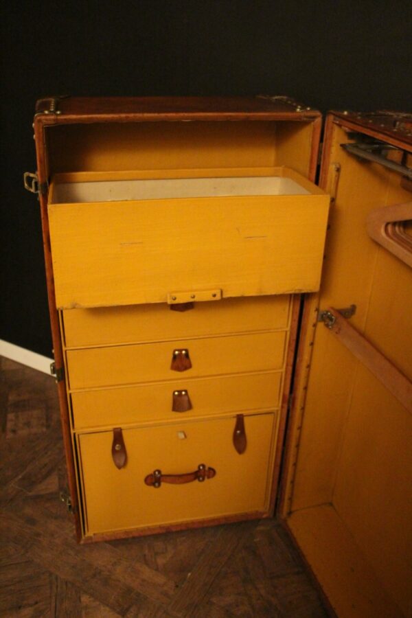 Malle Louis Vuitton wardrobe en cuir