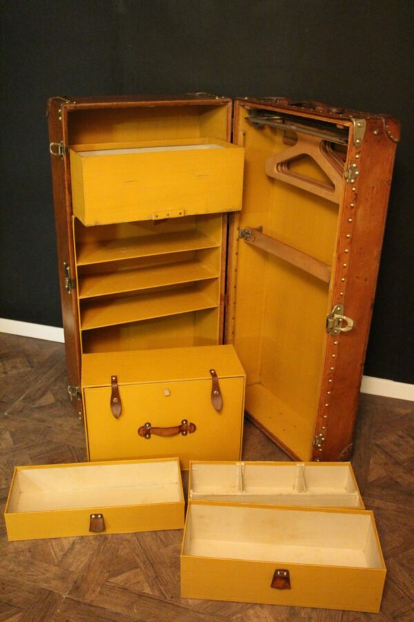 Malle Louis Vuitton wardrobe en cuir