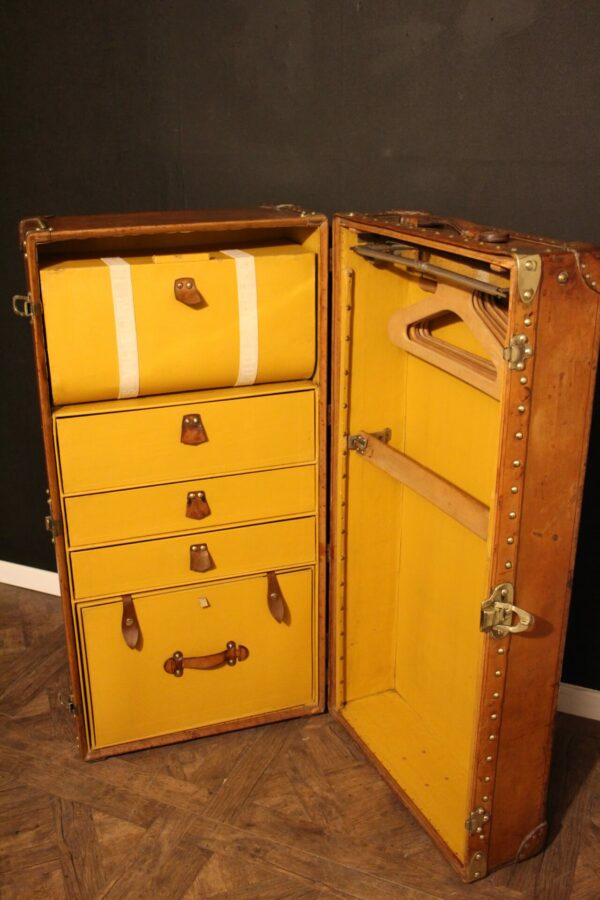 Malle Louis Vuitton wardrobe en cuir