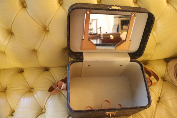 Vanity case Louis Vuitton, boite à bijoux Louis Vuitton à bandoulière