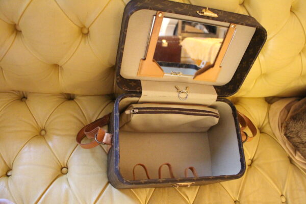 Vanity case Louis Vuitton, boite à bijoux Louis Vuitton à bandoulière