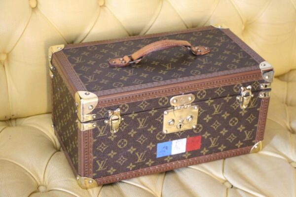 Vanity case Louis Vuitton à drapeau francais