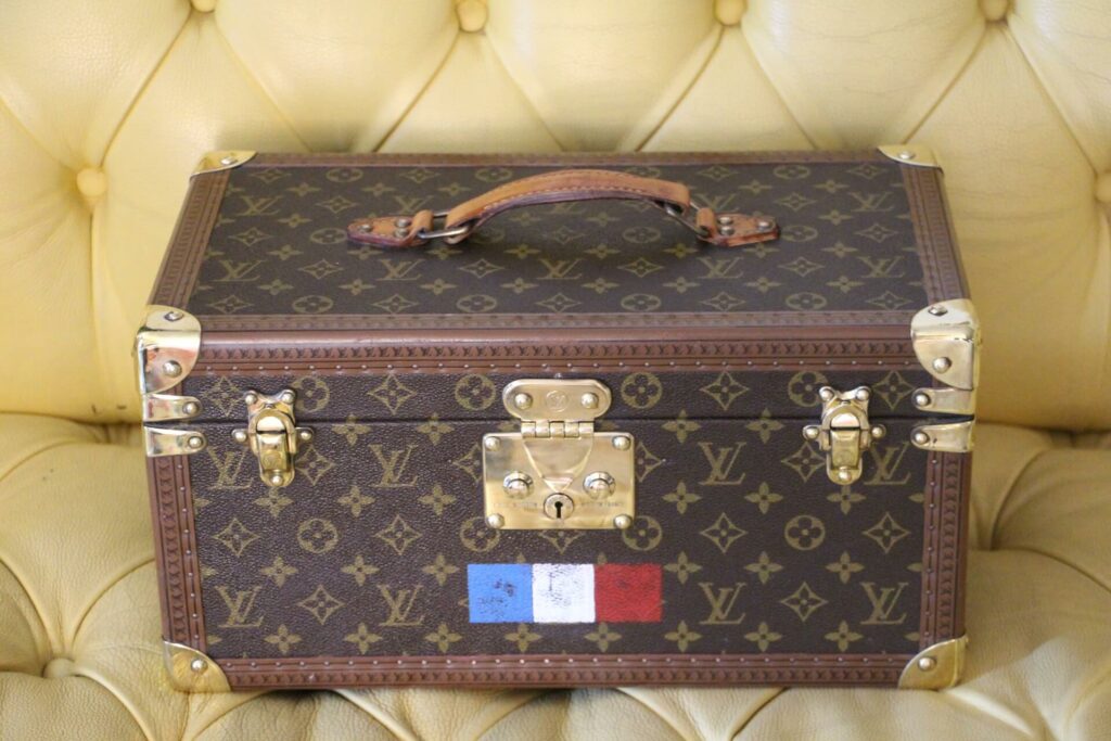 Vanity case Louis Vuitton à drapeau français