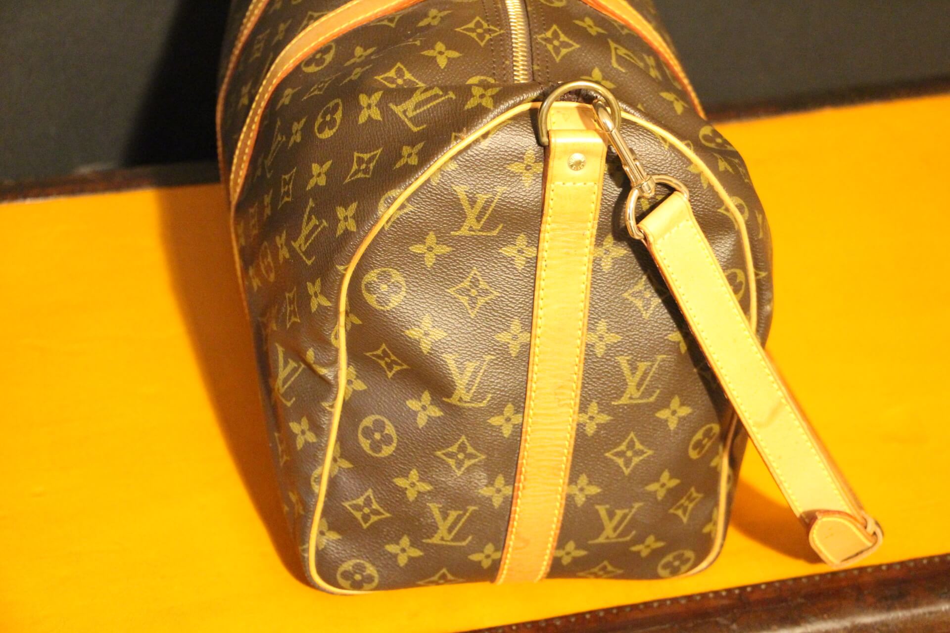 Sacoche Louis Vuitton KEEPALL BANDOULIèRE 45CM Homme Femme 2023