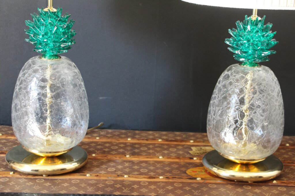 Grande paire de lampes de table à décor d'ananas en verre de Murano vert émeraude