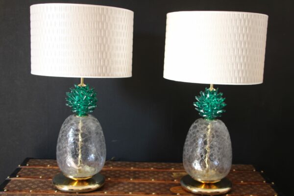 Grande paire de lampes de table à décor d'ananas en verre de Murano vert émeraude