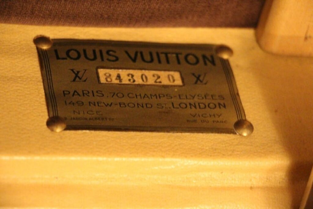 Malle Armoire Louis Vuitton