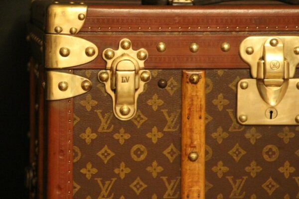 malle Louis Vuitton armoire