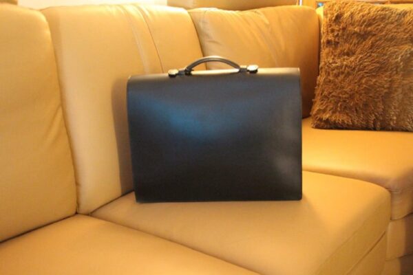 Mallette Hermès en cuir noir
