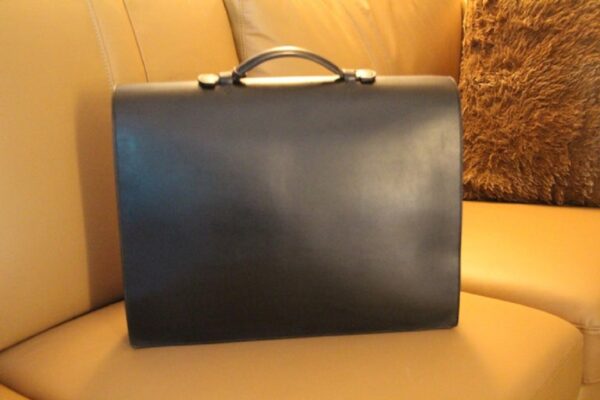 Mallette Hermès en cuir noir