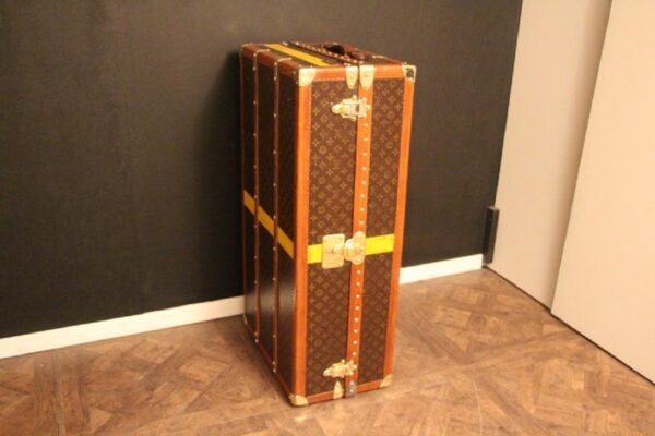 Malle Armoire Louis Vuitton 1930