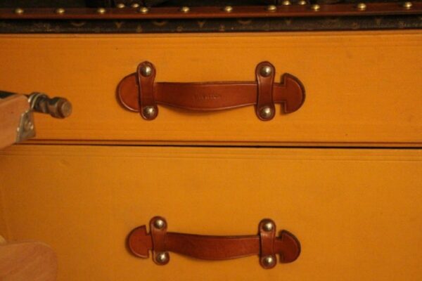 Malle Armoire Louis Vuitton 1930
