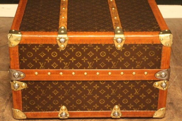 Malle Armoire Louis Vuitton 1930