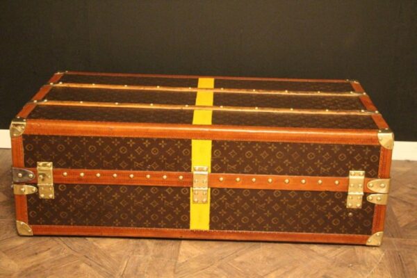 Malle Armoire Louis Vuitton 1930