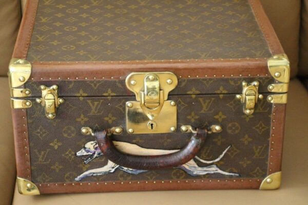 Malle Vuitton à chapeau