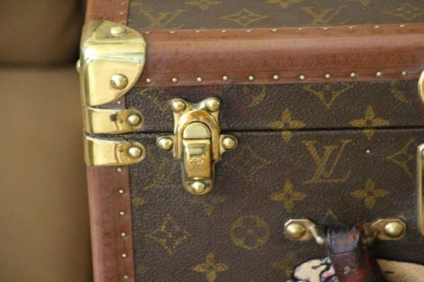 Malle Vuitton à chapeau