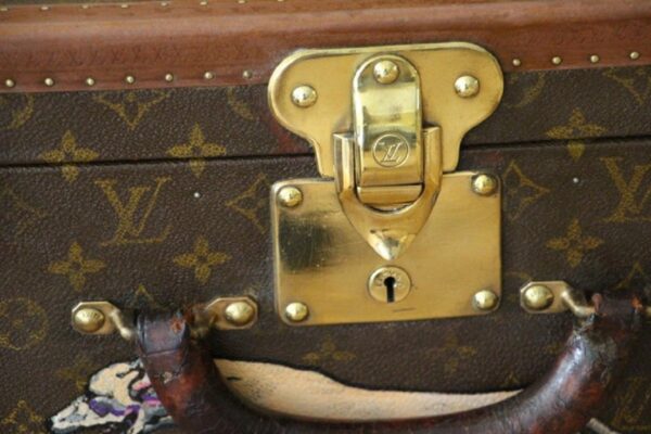 Malle Vuitton à chapeau