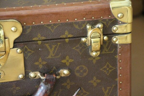 Malle Vuitton à chapeau