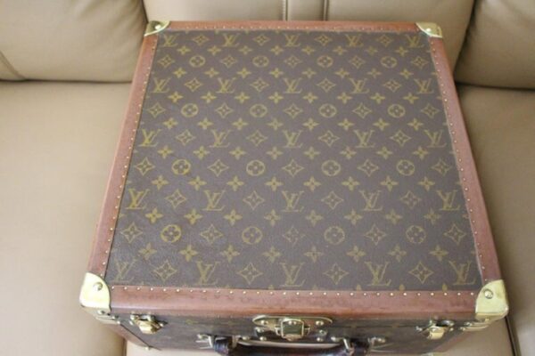 Malle Vuitton à chapeau