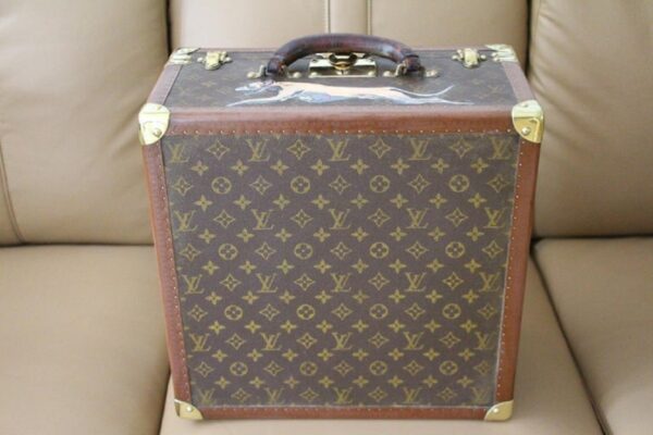 Malle Vuitton à chapeau