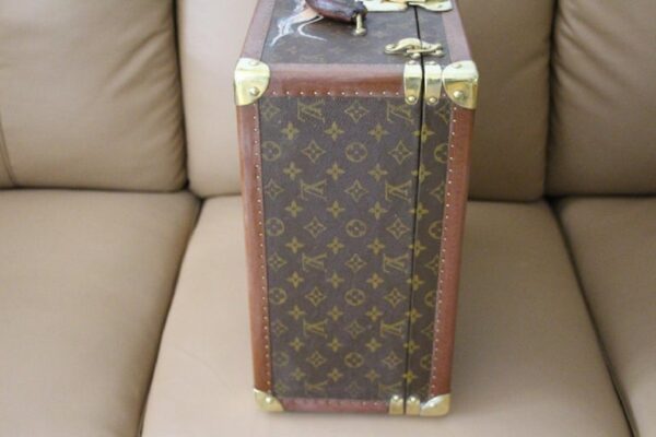 Malle Vuitton à chapeau