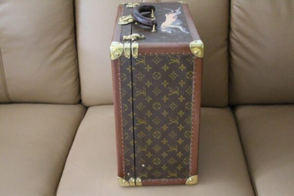 Malle Vuitton à chapeau