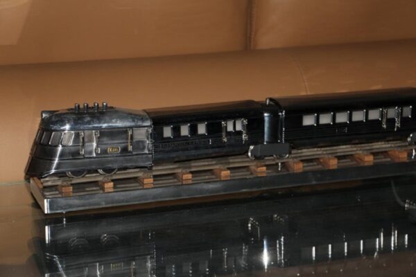 Train miniature en aluminium