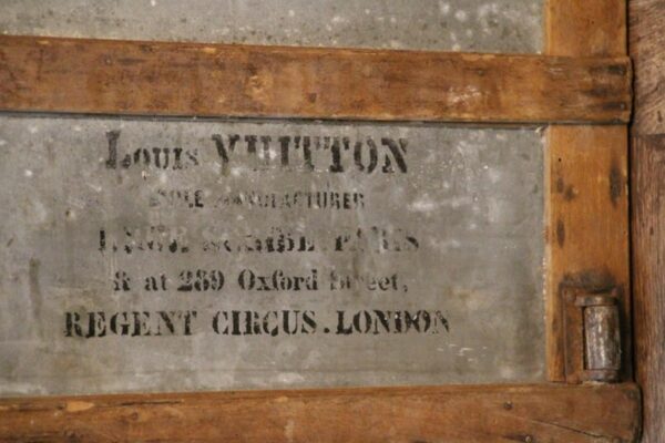 Malle Louis Vuitton en toile rayée
