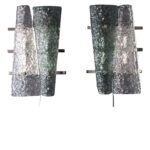 Paire d'appliques en verre de Murano vert émeraude et cristal sur cadre argenté