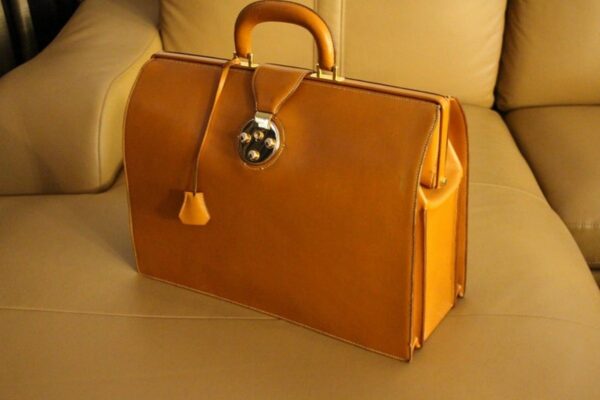 Mallette Hermès en Cuir Doré