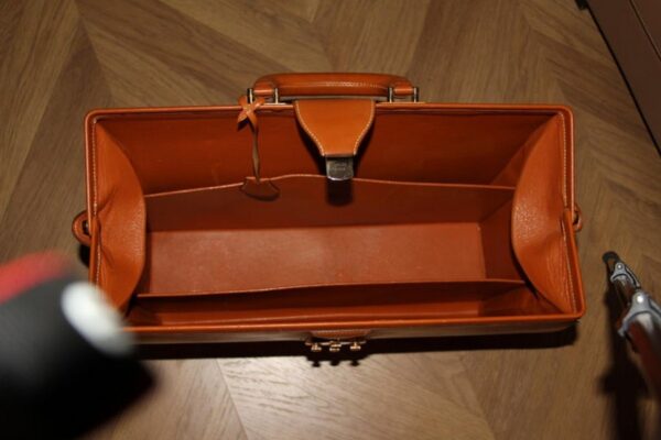 Mallette Hermès en Cuir Doré