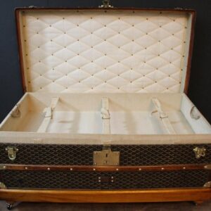 Antiquaire de bagages et meubles anciens Louis Vuitton