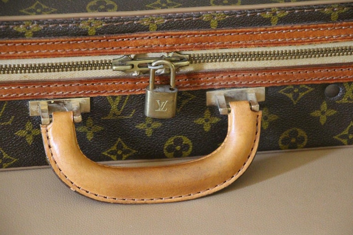 Louis VUITTON, Valise cabine semi-souple en toile Monogr…