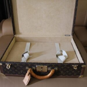 Antiquaire de bagages et meubles anciens Louis Vuitton