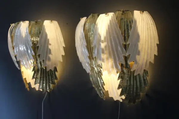 Paire d'appliques en verre de Murano doré et blanc