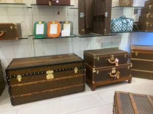 malle Louis Vuitton en toile tissée