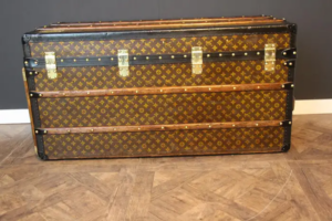 malle Louis Vuitton en toile tissée