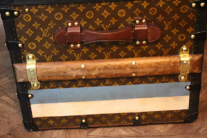malle Louis Vuitton en toile tissée
