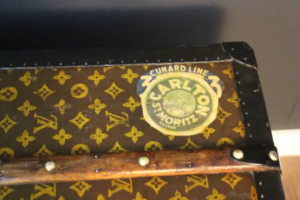 malle Louis Vuitton en toile tissée