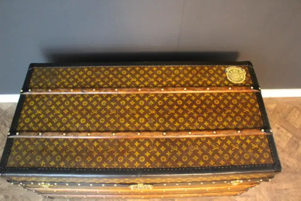 Malle de voyage Louis Vuitton monogrammée