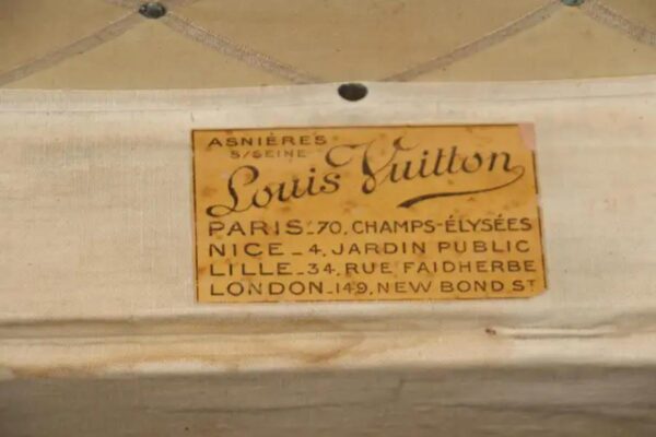Malle Louis Vuitton en toile du 20ème siècle