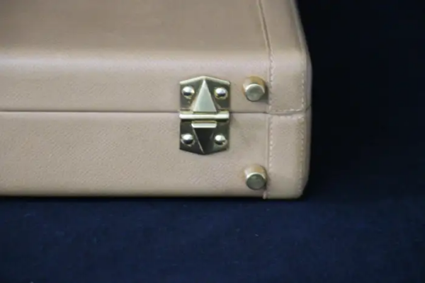 Malette vintage Hermès en cuir beige