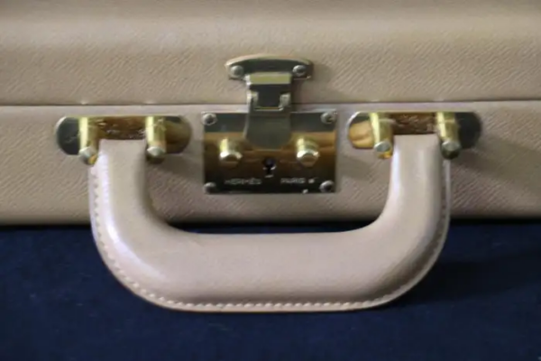 Malette vintage Hermès en cuir beige