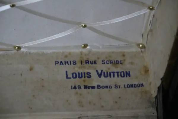 Malle Louis Vuitton de voyage
