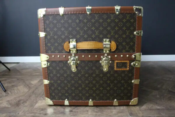 Malle wardrobe Louis Vuitton